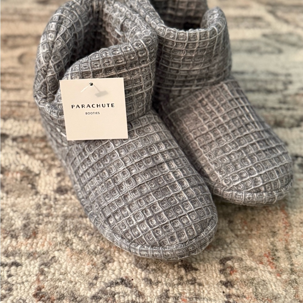 Parachute Textured Gray Booties